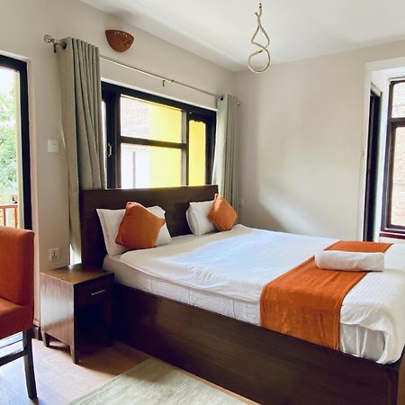 Hotel Pala Kathmandu Esterno foto