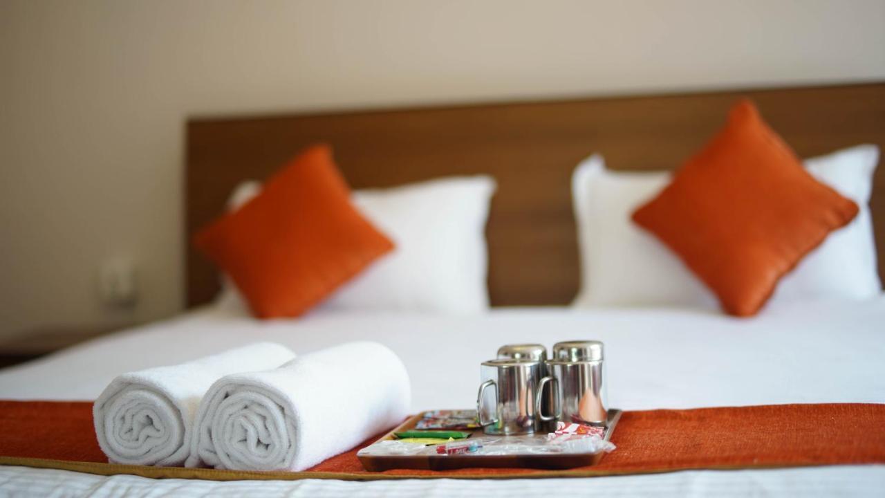 Hotel Pala Kathmandu Esterno foto