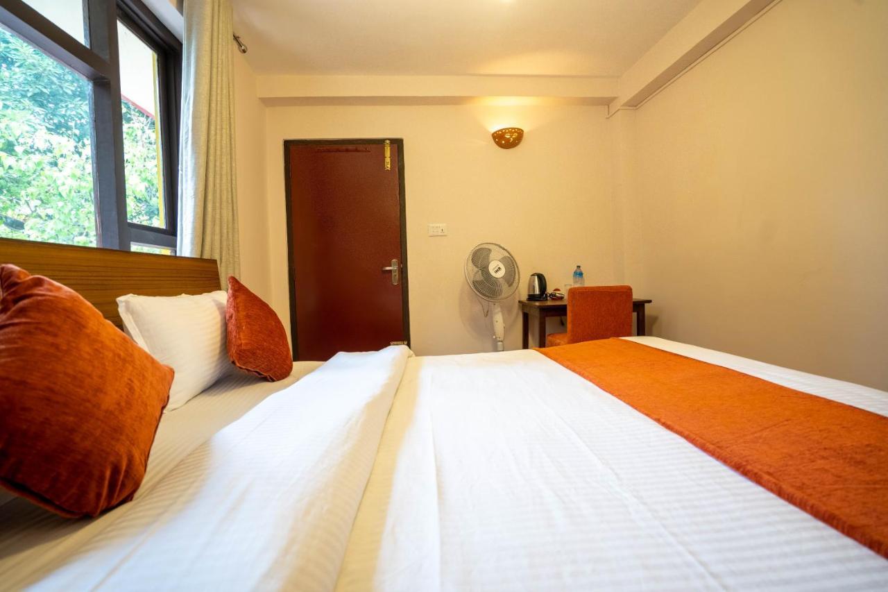 Hotel Pala Kathmandu Esterno foto