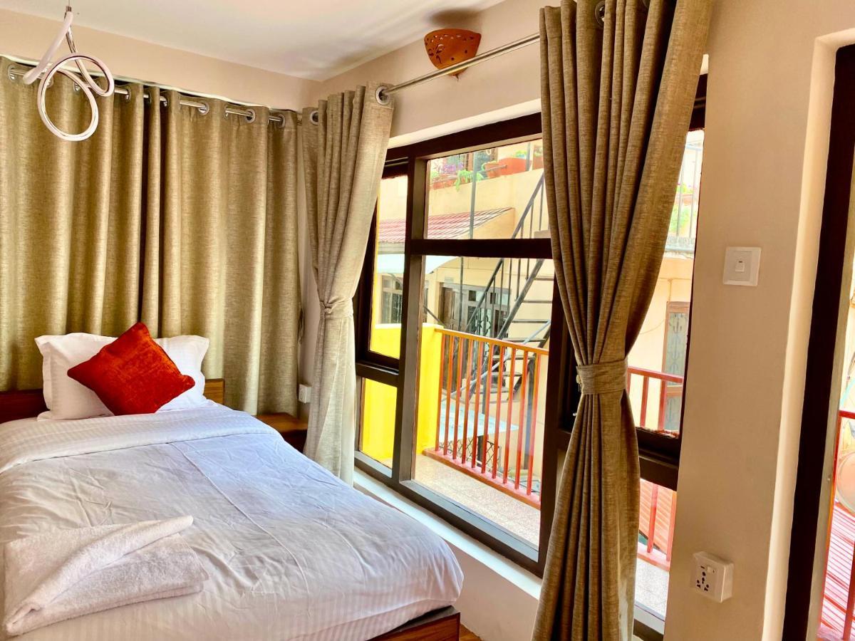 Hotel Pala Kathmandu Esterno foto