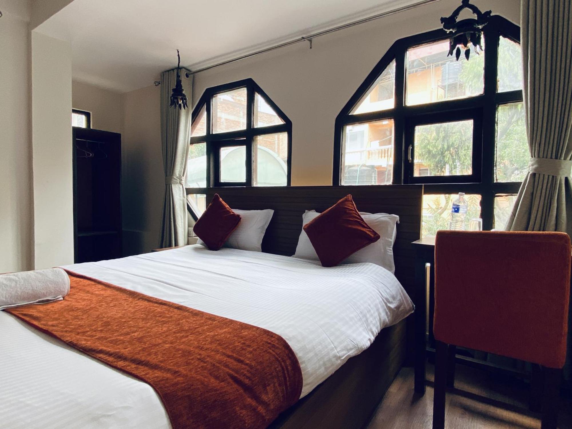 Hotel Pala Kathmandu Esterno foto