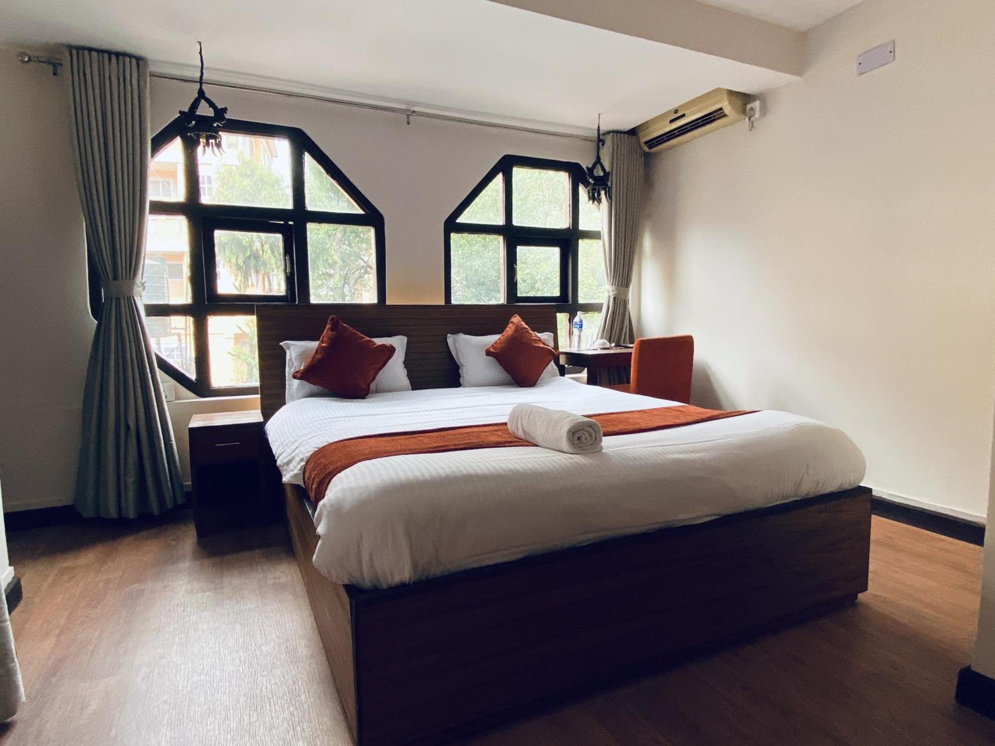 Hotel Pala Kathmandu Esterno foto
