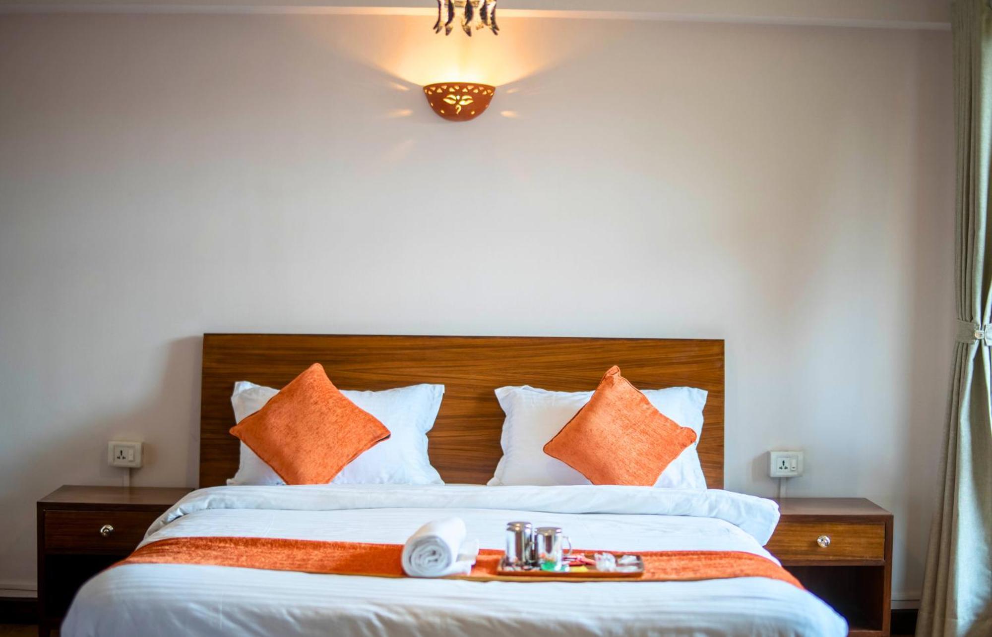 Hotel Pala Kathmandu Esterno foto